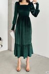 Zümrüt Yeşili Kare Yaka Gipeli Kol Detay Uzun Kadife Kumaş Midi Elbise