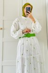 Yeşil Çiçek Nakışlı Kemer Hediyeli Brode Kumaş Elbise