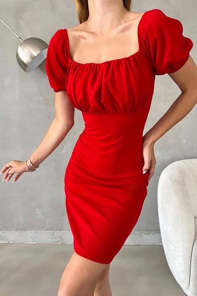 Kırmız�ı Kare Yaka Sırt Dekolteli İthal Krep Kumaş Mini Elbise