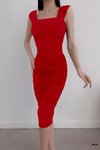 Kırmızı Kare Yaka Drapeli Sandy Kumaş Geniş Askılı Midi Elbise