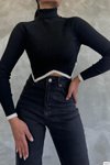 Siyah Boğazlı Uzun Kol Asimetrik Kesim Triko Crop Kazak