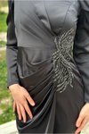 Siyah Drapeli Taşlı Saten Abiye Elbise