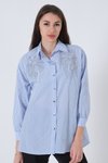 Mavi Üzeri İşlemeli Klasik Yaka Çizgili Gömlek