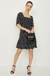 Siyah Çiçek Desenli Beşgen Yaka Sırt Detaylı Mini Elbise