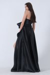 Straplez Siyah Fiyonk Detaylı Önden Yırtmaçlı Uzun Abiye Elbise