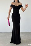 Siyah Krep Kumaş Kısa Kollu Kayık Yaka Yırtmaç Detay Uzun Abiye Elbise