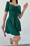 Zümrüt Yeşili Krep Kumaş Kalp Yaka Kısa Kollu Drapeli Mini Elbise