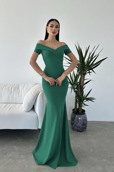 Zümrüt Yeşili Krep Kumaş Kısa Kollu Kayık Yaka Yırtmaç Detay Uzun Abiye Elbise