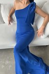 Saks Mavisi Scuba Kumaş Tek Omuzlu Fiyonk Detay Balık Model Uzun Abiye Elbise