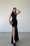 Siyah Scuba Kumaş Volan Ve Yırtmaç Detay Tek Omuzlu Uzun Abiye Elbise