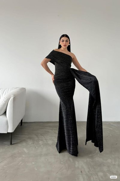 Tek Omuzlu Siyah Simli Özel Tasarım Kuyruk Detaylı Uzun Abiye Elbise