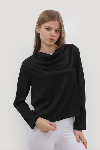 Siyah Degaje Yaka Detaylı İpek Saten Kumaş Bluz