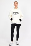 Beyaz Kapüşonlu Baskılı Oversize Sweatshirt