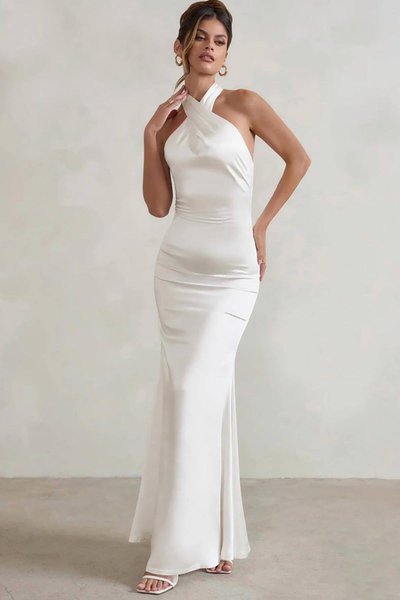 Beyaz İthal Saten Kumaş Boyun Metal Agraf Toka Detaylı Gizli Fermuarlı Sırt Dekolteli Uzun Abiye Elbise