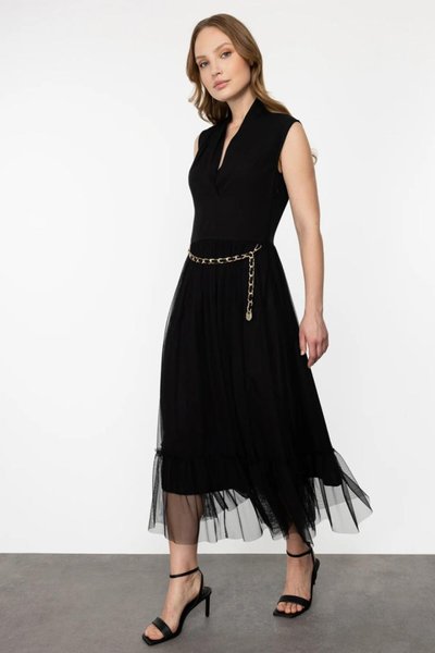 Siyah V Yaka Zincir Kemerli Midi Elbise