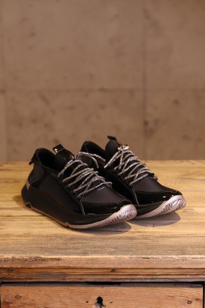 Siyah Rugan Bağcıkları Taşlı Spor Ayakkabı