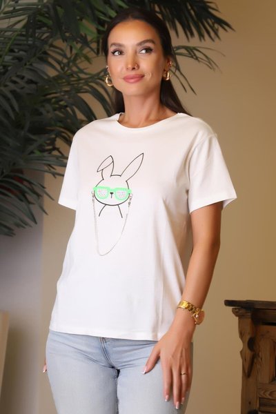 Ekru Tavşan Figürlü Zincirli Beyaz T-shirt
