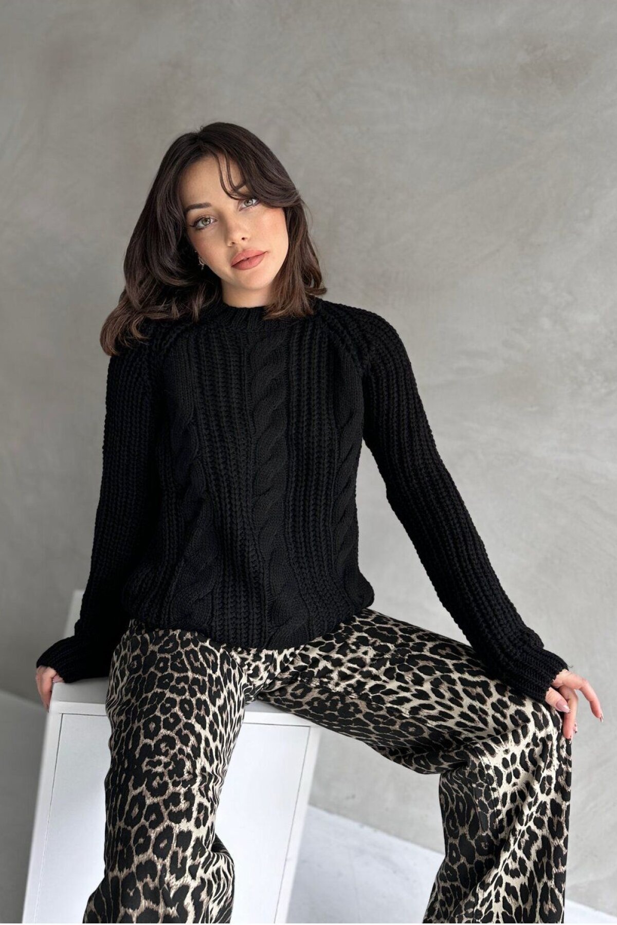 Black Round Neck Knit Pattern Comfort Sweater - RURIS