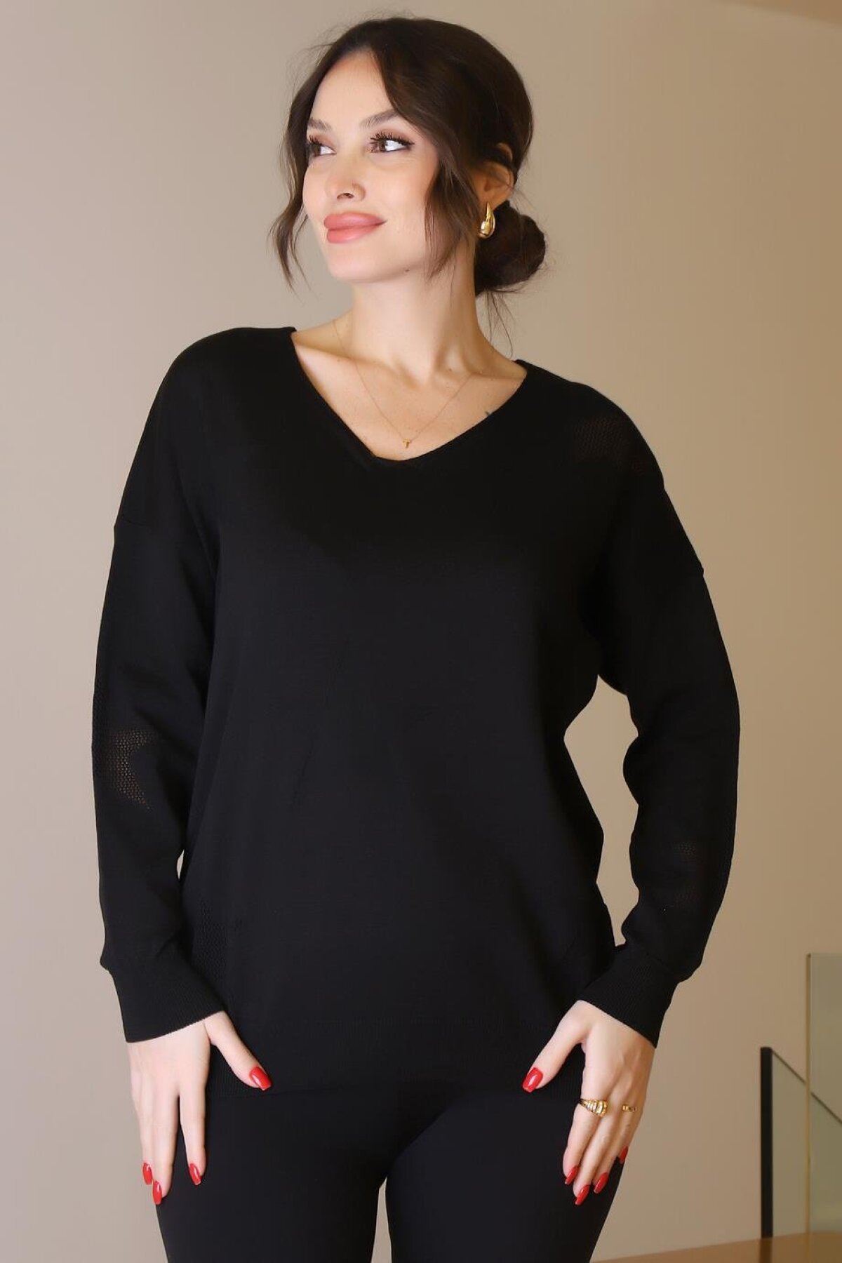 Black V-Neck Long Sleeve Sweater - Gala-pudra