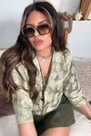 Çağla Yeşili Yaprak Desen Jakarlı Viskon Saten Gömlek