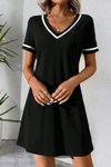 Siyah Kısa Kollu V Çizgili Yakalı Viskon Mini Elbise