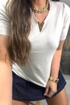 Ekru Gold V Aksesuarlı Kısa Kollu Triko Bluz