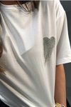 Ekru Sallantılı Taşlı Kalp Detay Tshirt