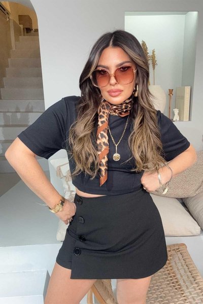 Siyah Kapaklı Düğme Detay Pamuk Mini Şort Etek