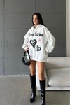 Beyaz Şapkalı Üç İplik Şardonlu Oversize Kalıp Desenli Sweatshirt