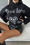 True Love Siyah Şapkalı Üç İplik Şardonlu Oversize Kalıp Desenli Sweatshirt