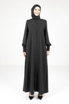 عباءة سوداء بأكمام  رملية