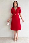 فستان ميدي من قماش كريب بأكمام منتفخة وزرار أمامي أحمر