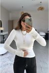Beyaz Parmak Geçirmeli Yumuşak Dokulu Body