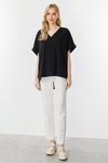 Siyah V Yaka Arkası Uzun Bluz
