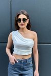 Beyaz Tek Omuzlu Büzgülü Crop Bluz