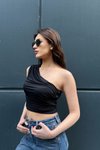 Siyah Tek Omuzlu Büzgülü Crop Bluz