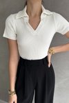 Ekru Kısa Kollu Yaka Detaylı V T-shirt