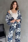 طقم كيمونو وبنطلون بنقشة الفهد بالأزرق والأبيض