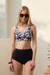 Siyah Kruvaze Toparlayıcı Orkide Desen Bikini Takım
