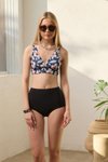 Siyah Kruvaze Toparlayıcı Orkide Desen Bikini Takım