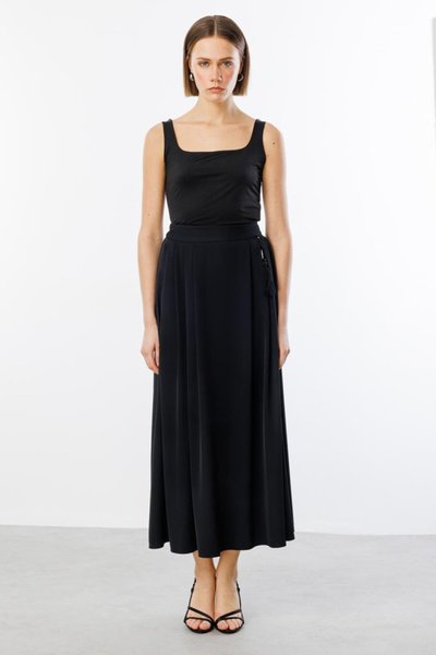 Siyah Beli Püskül Detaylı Uzun Etek