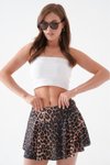 تنورة شورت عالية الخصر بنقشة الفهد للنساء