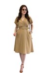 فستان بيج متوسط الطول صيفي قصير الأكمام من قماش إيروبين مع تفاصيل حزام وجيوب مخفية