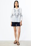 Ekru Yarım Düğmeli İşlemeli Bluz