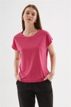 بلوزة قصيرة الأكمام برقبة دائرية بلون الفوشيا