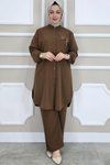 Kahverengi Aksesuarlı Hakim Yaka İkili Takım