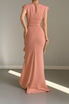 Pudra Uzun Kruvaze Yaka Volanlı Yırtmaç Detay Scuba Kumaş Balık Abiye Elbise