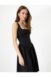 Siyah Mini Kalın Askılı Slim Fit U Yaka Elbise