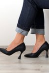 Siyah Stiletto Orta Boy Kadeh Topuklu Ayakkabı
