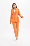 بدلة بليزر بتفاصيل أزرار برتقالية وسروال بقصة  قلم عالية الخصر